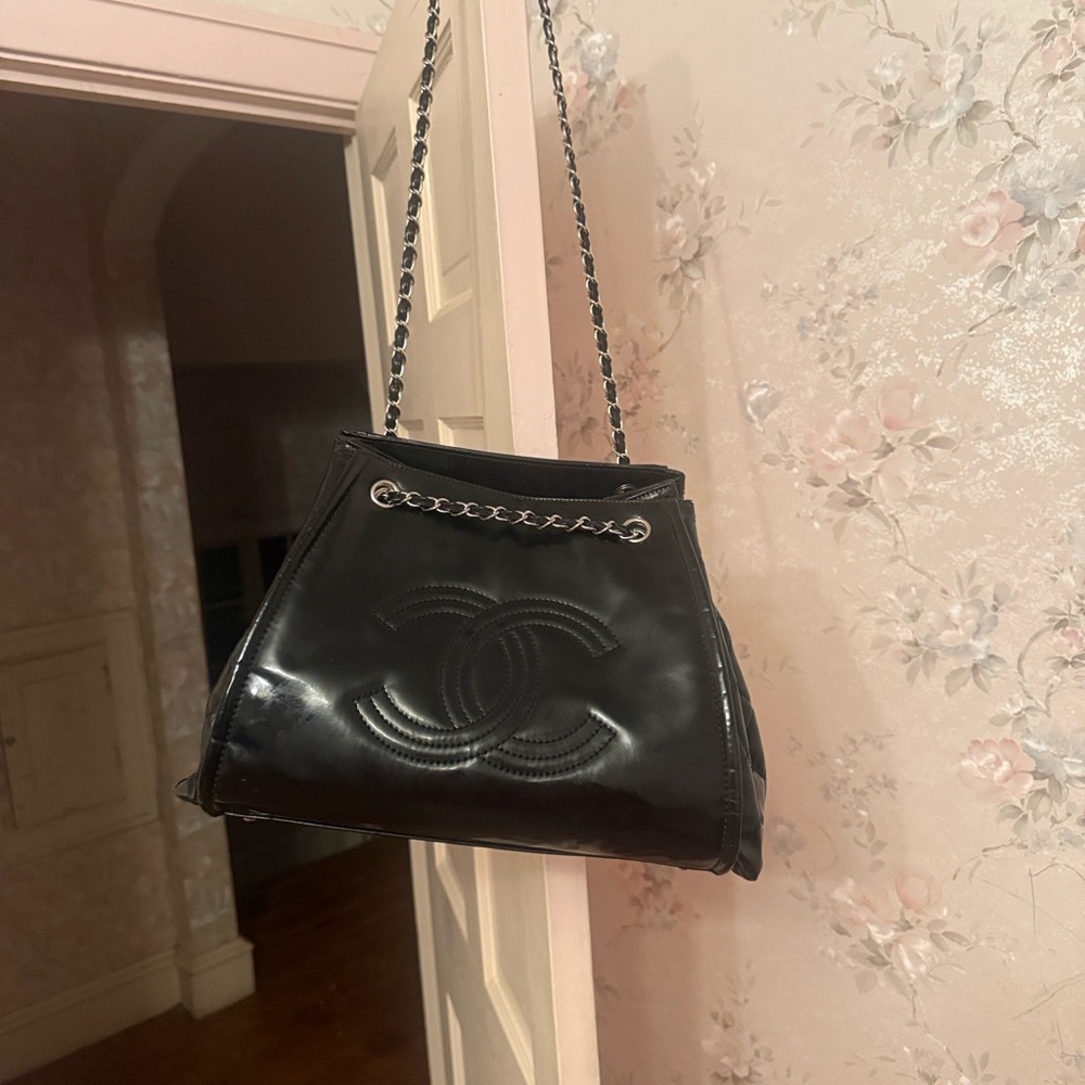 Black Quilted Logo-Stamped Chain Shoulder Bag